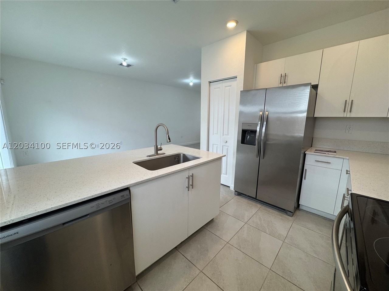 2609 Se 11th St #2609 - Photo 7 of 21