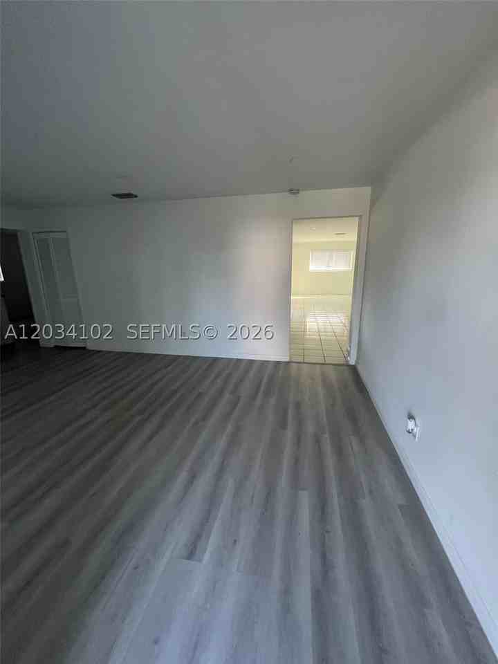 1402 Se 34th St #0 - Photo 3 of 17