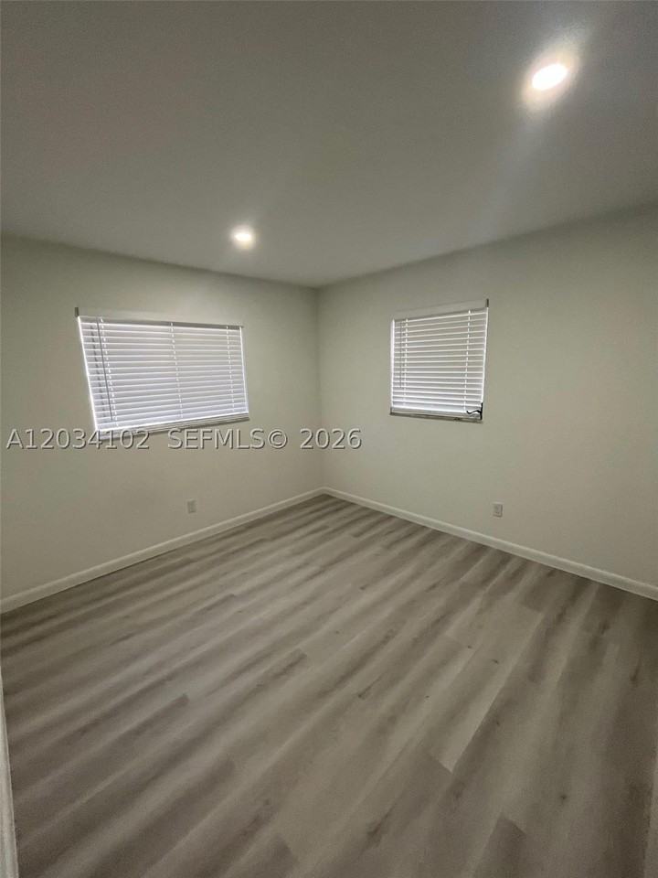 1402 Se 34th St #0 - Photo 5 of 17