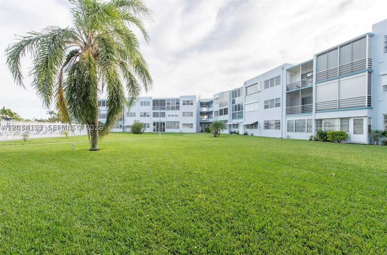 2200 Park Ln #105