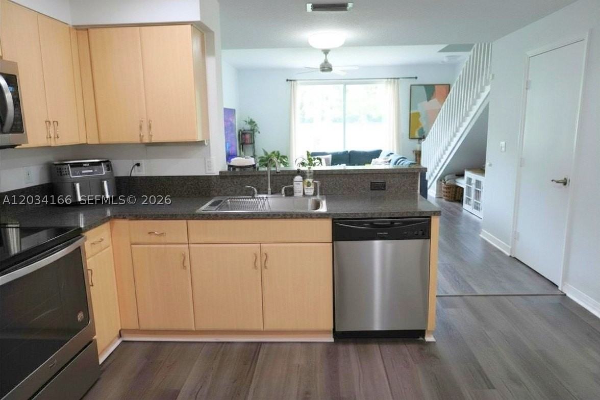 1564 Veracruz Ln #1564 - Photo 4 of 17