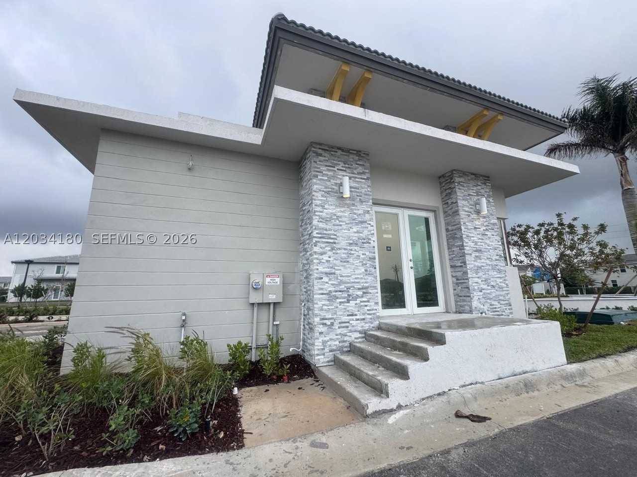 705 Se 13th Street Cir #705 - Photo 4 of 43