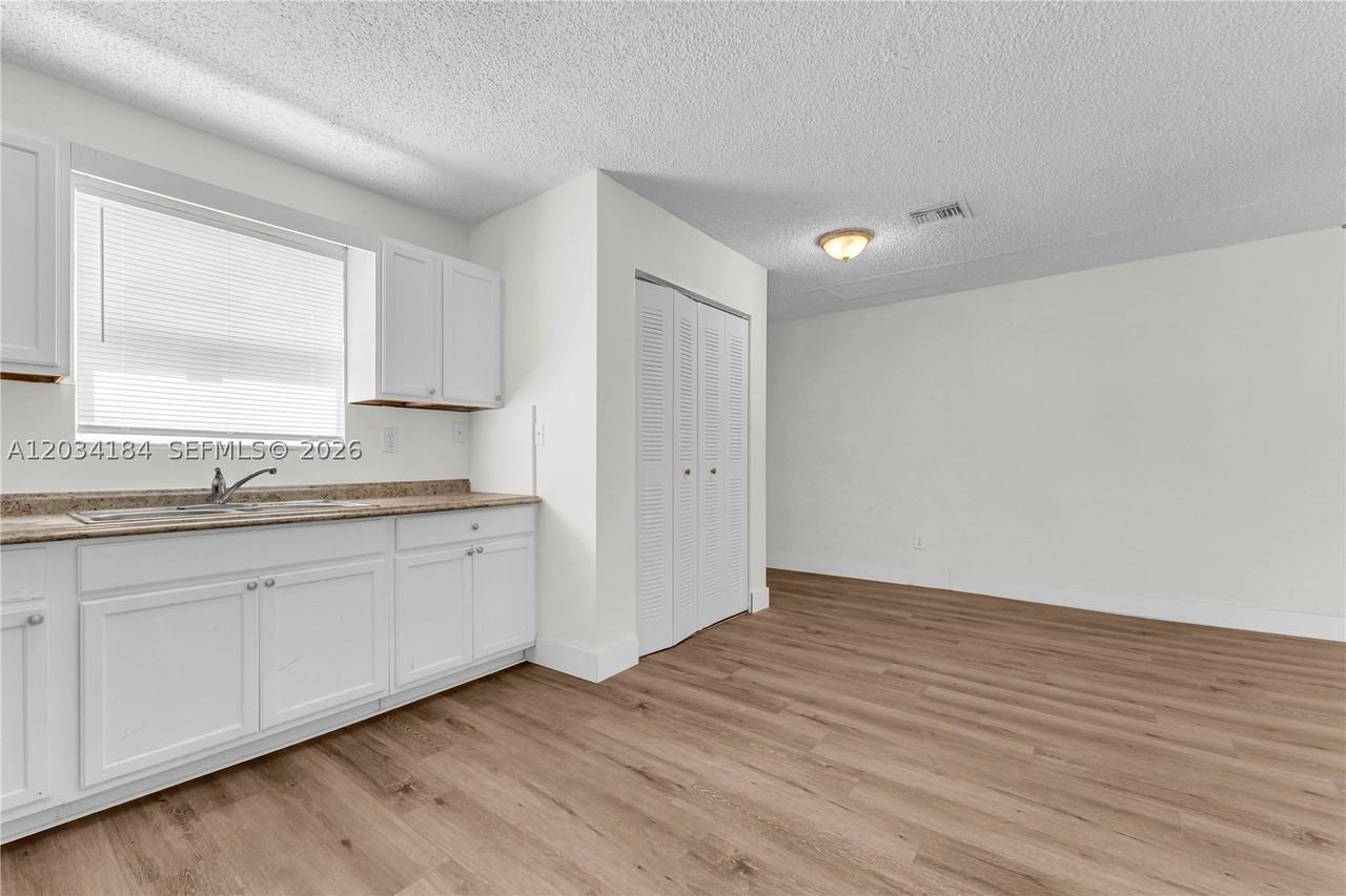 2856 Nw 14th St #2 - Photo 4 of 47
