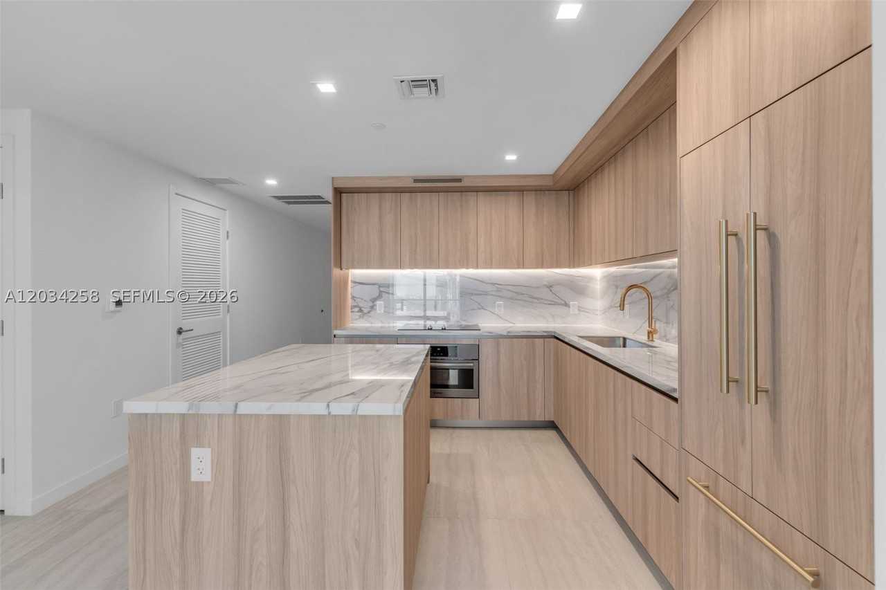 77 Se 5th St #PH03