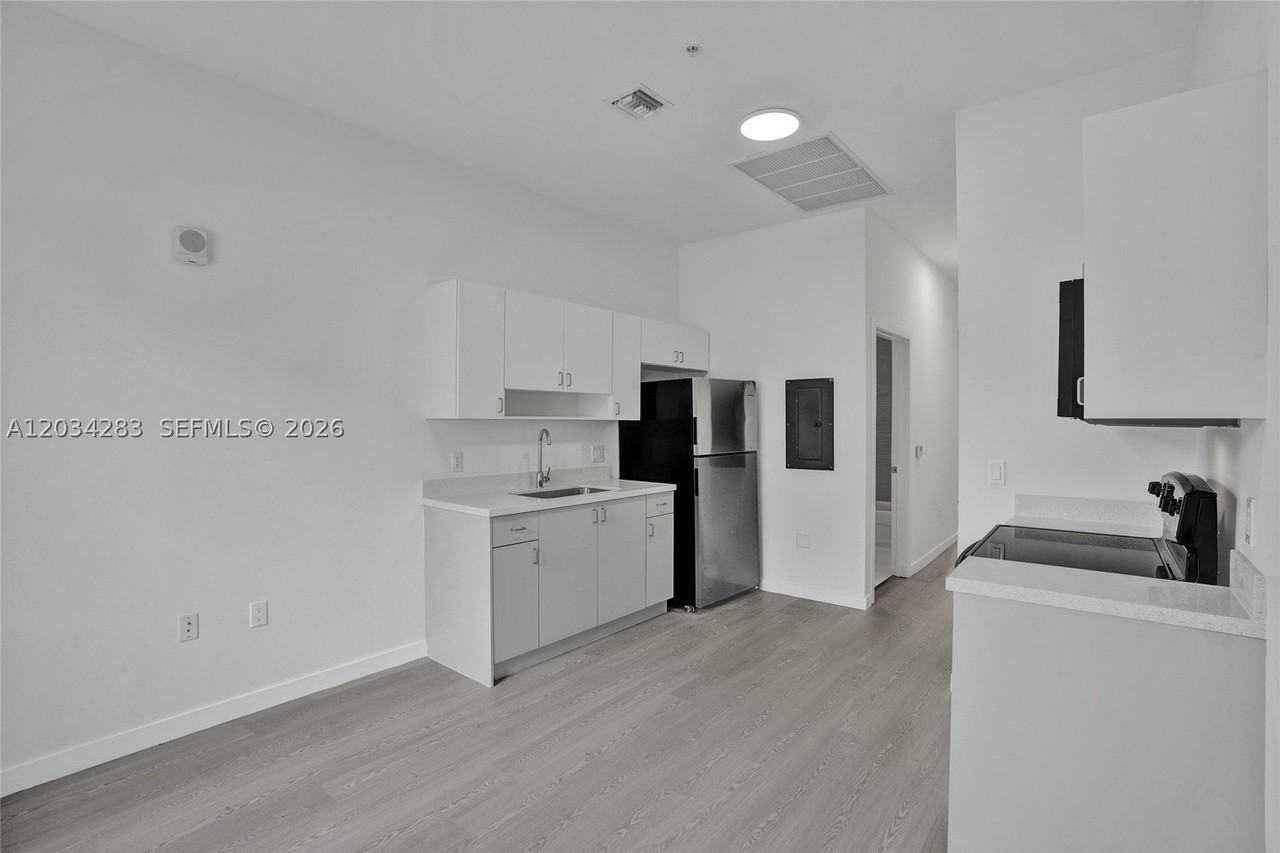 1567 Nw 1st St #3