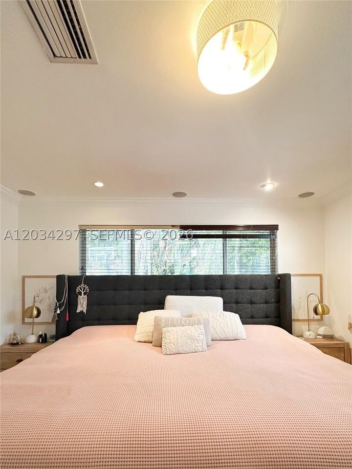 20931 Ne 24th Ave - Photo 7 of 20