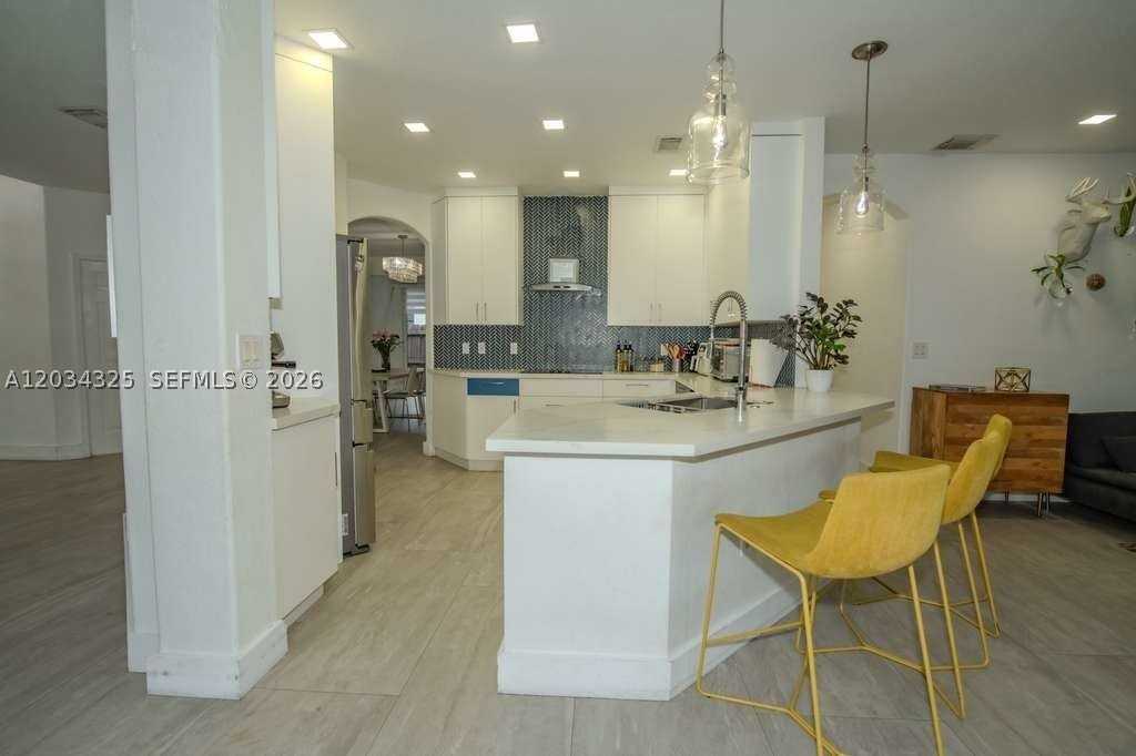 8526 Nw 110th Pl #0 - Photo 6 of 24