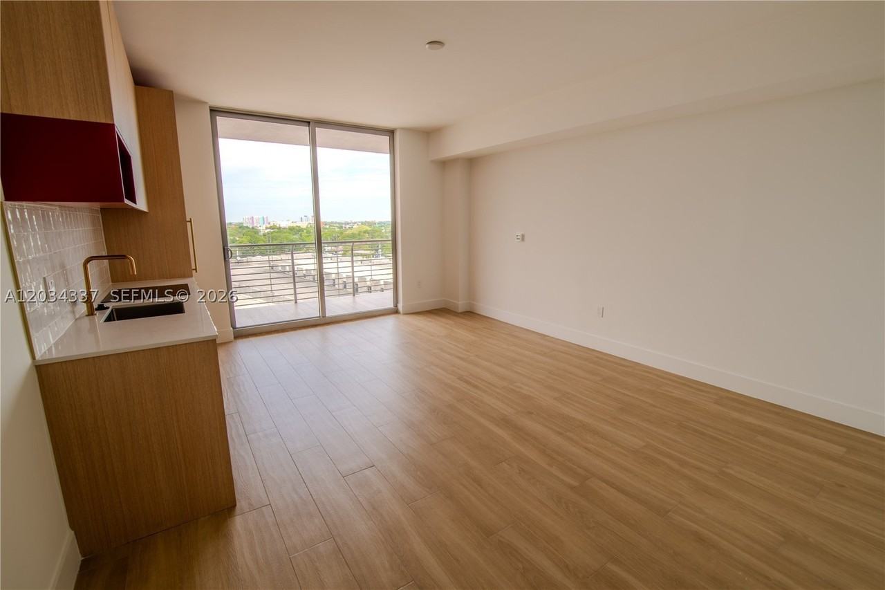90 Ne 32nd St #824
