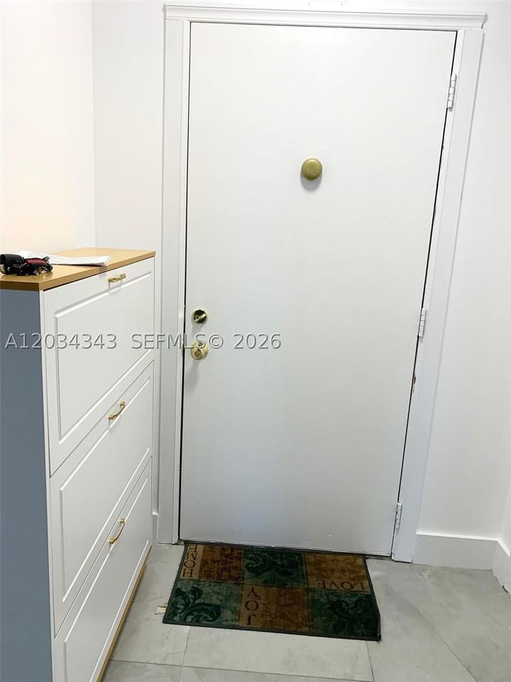 501 Ne 14th Ave #601 - Photo 2 of 23