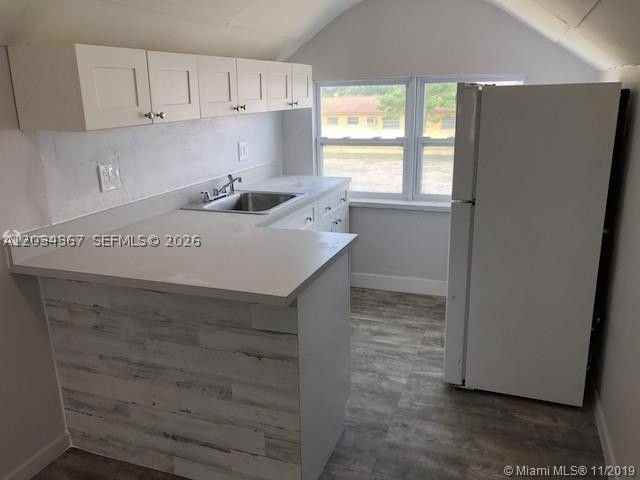 274 E 9th St #4 - Photo 5 of 17