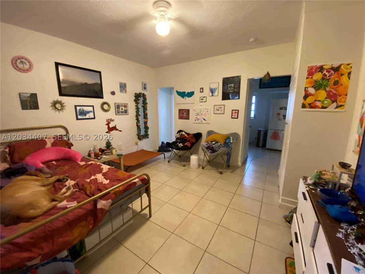 730 Sw 10th St #4 - Photo 2 of 4
