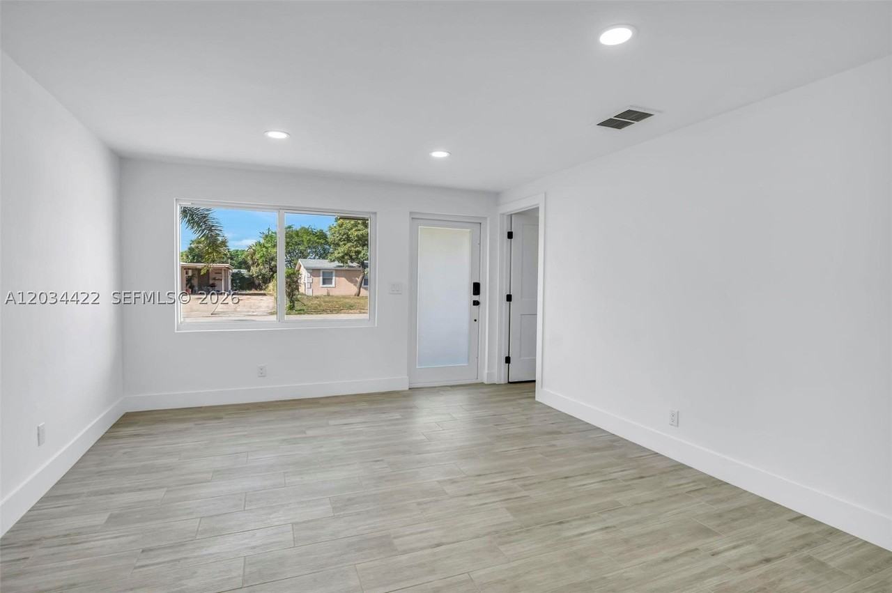 311 Nw 12th Ave - Photo 2 of 27