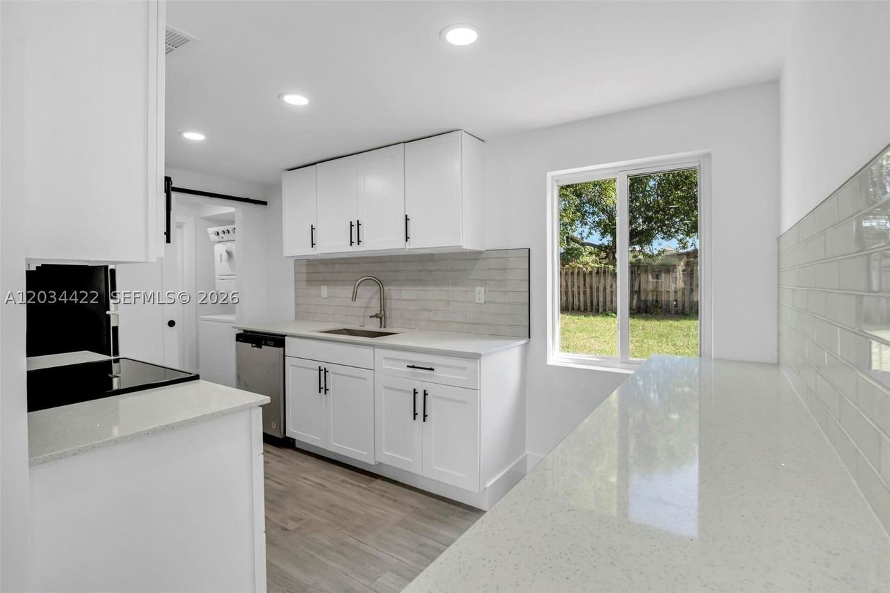 311 Nw 12th Ave - Photo 7 of 27