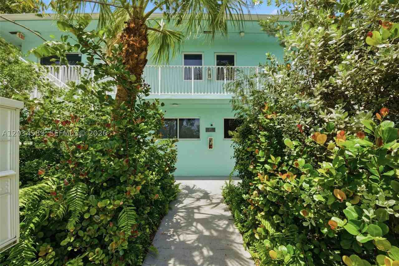 127 Nw 74th St #3