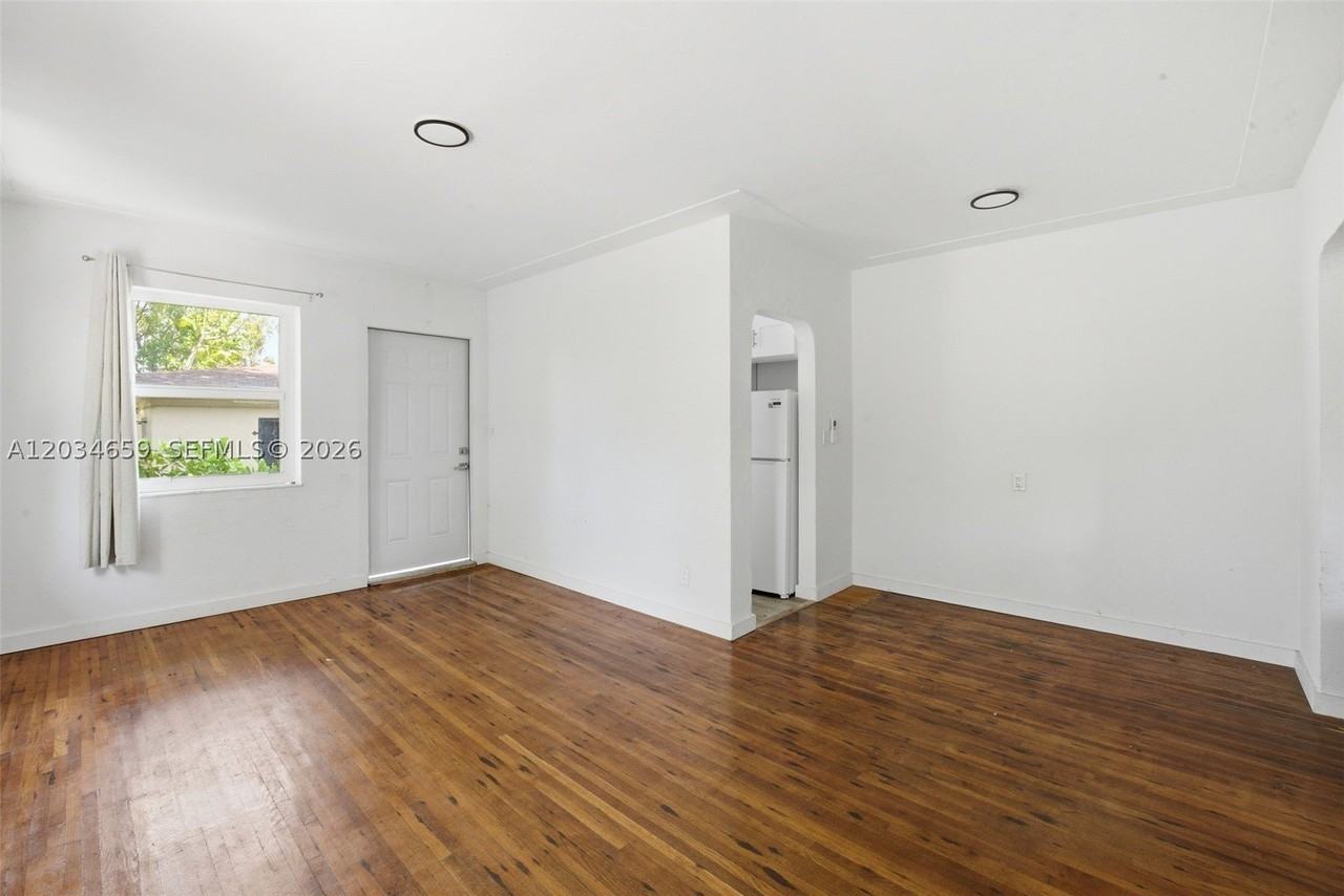 101 Nw 74th St #4 - Photo 3 of 12
