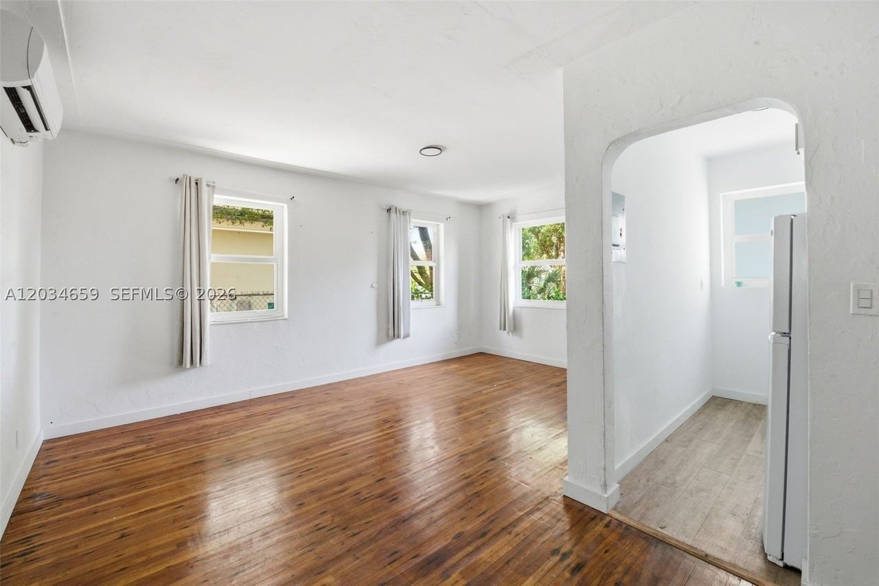 101 Nw 74th St #4 - Photo 4 of 12