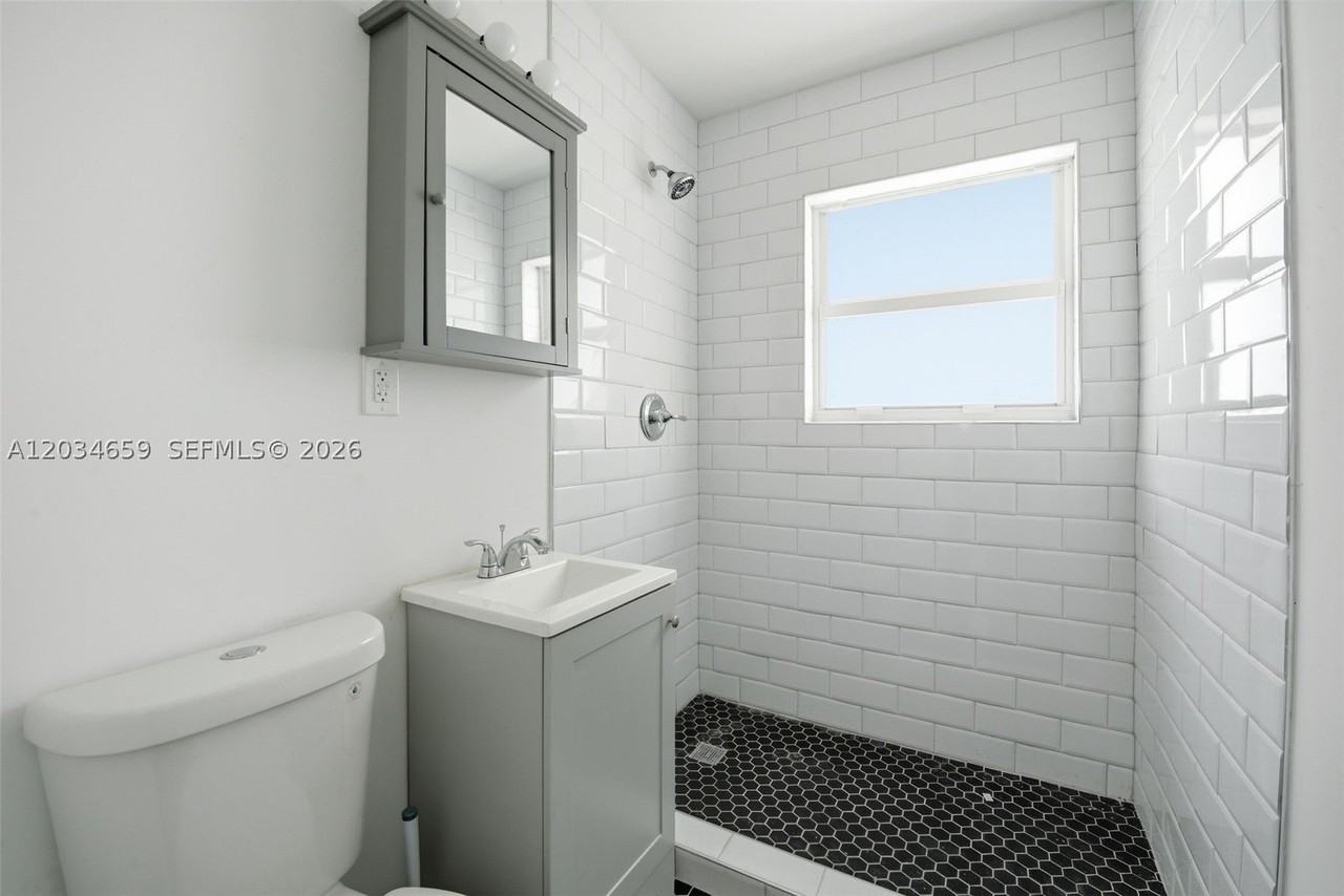 101 Nw 74th St #4 - Photo 7 of 12