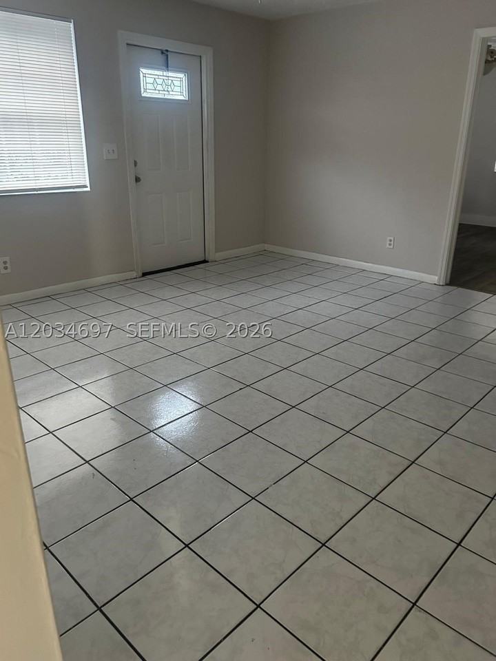 5606 Farragut St - Photo 3 of 9