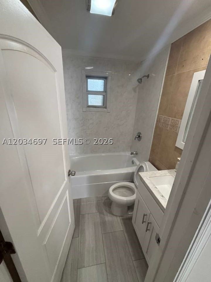 5606 Farragut St - Photo 4 of 9