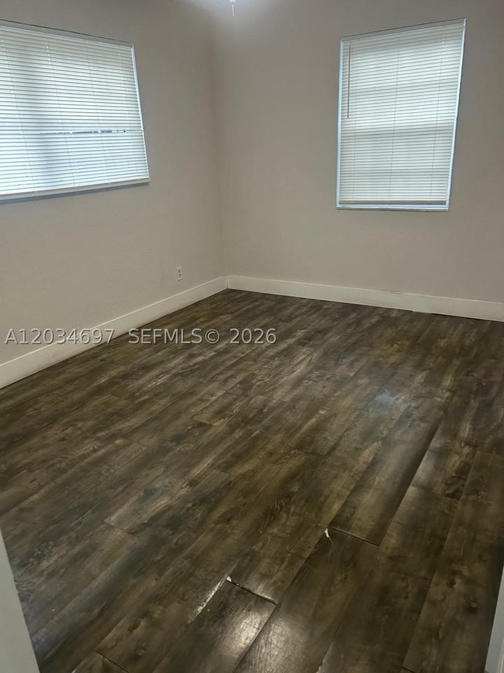 5606 Farragut St - Photo 5 of 9