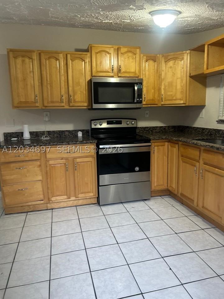 5606 Farragut St - Photo 6 of 9