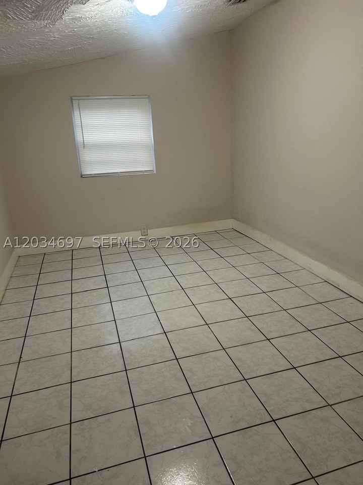 5606 Farragut St - Photo 7 of 9