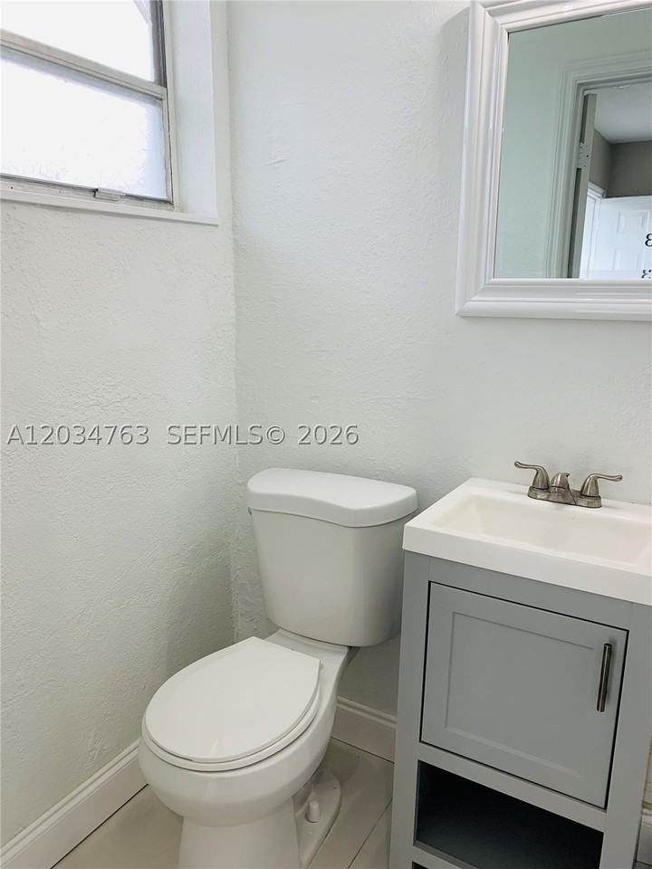 1265 Sw 6th St #13 - Photo 6 of 6