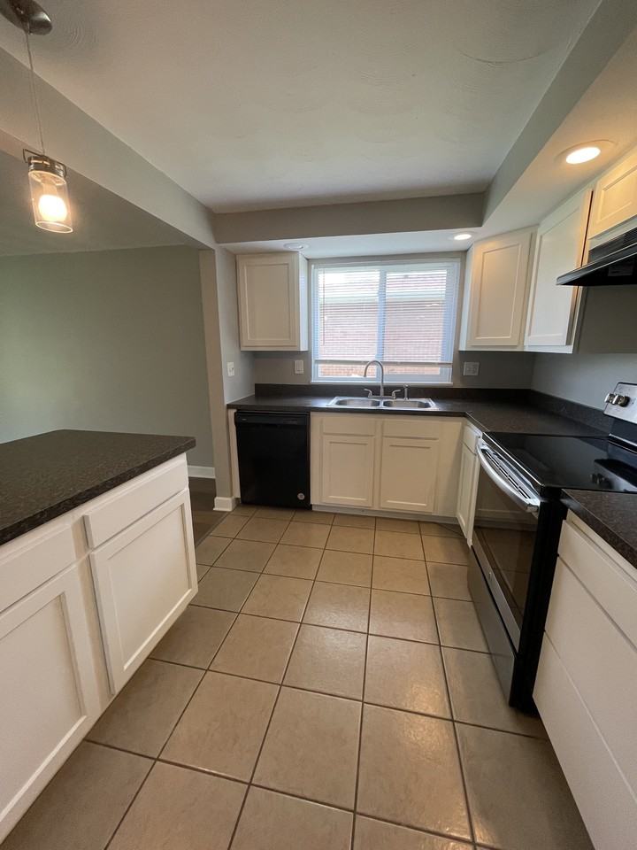 1377 S Maple Ave #1 - Photo 7 of 21