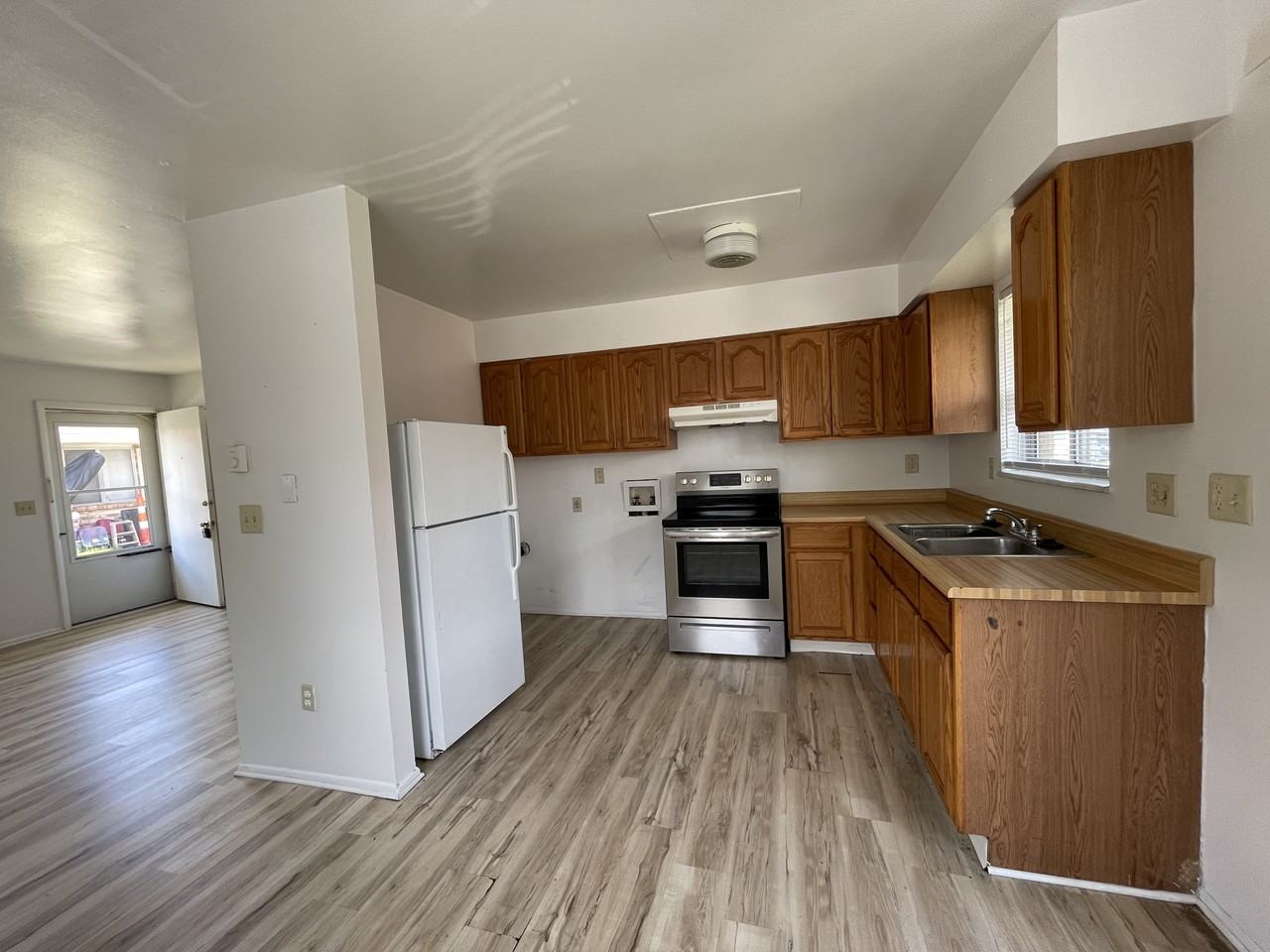 4341 Powell Rd #4 - Photo 4 of 10