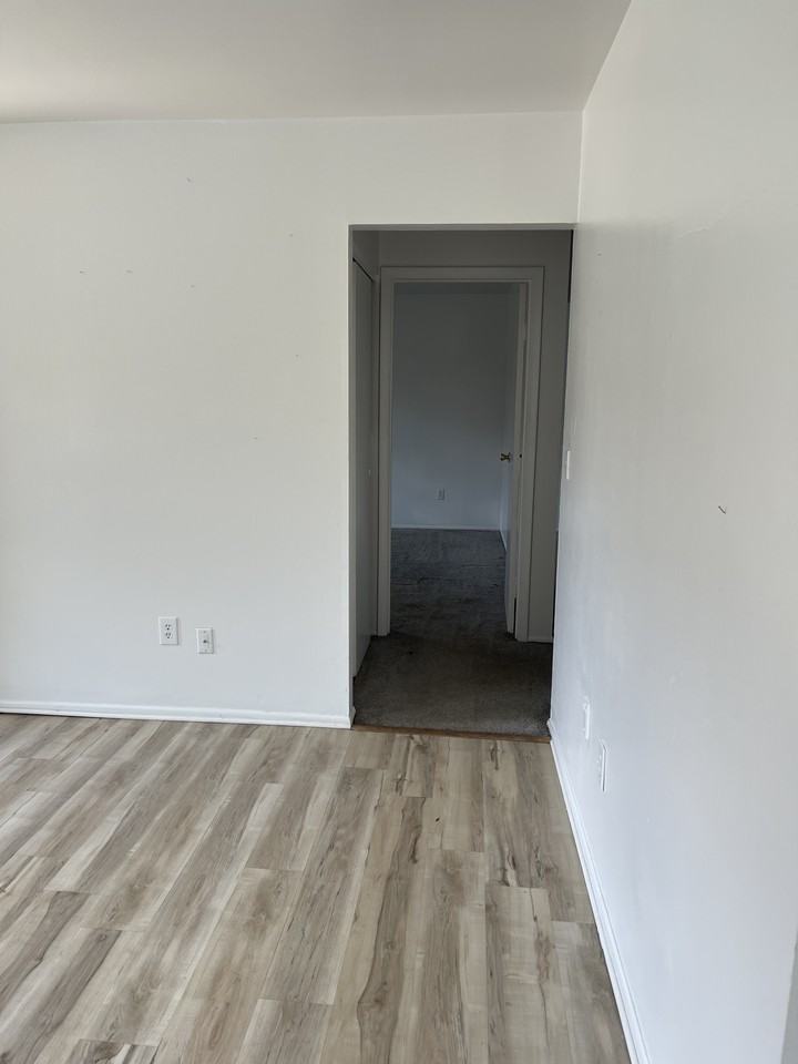 4341 Powell Rd #4 - Photo 6 of 10