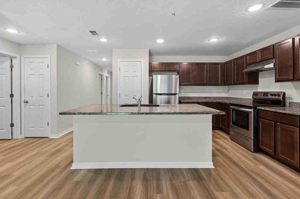 129 Wellwood LaneUnit B #B - Photo 3 of 48