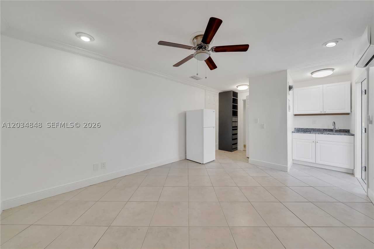7600 Sw 19th Ter #C - Photo 6 of 8