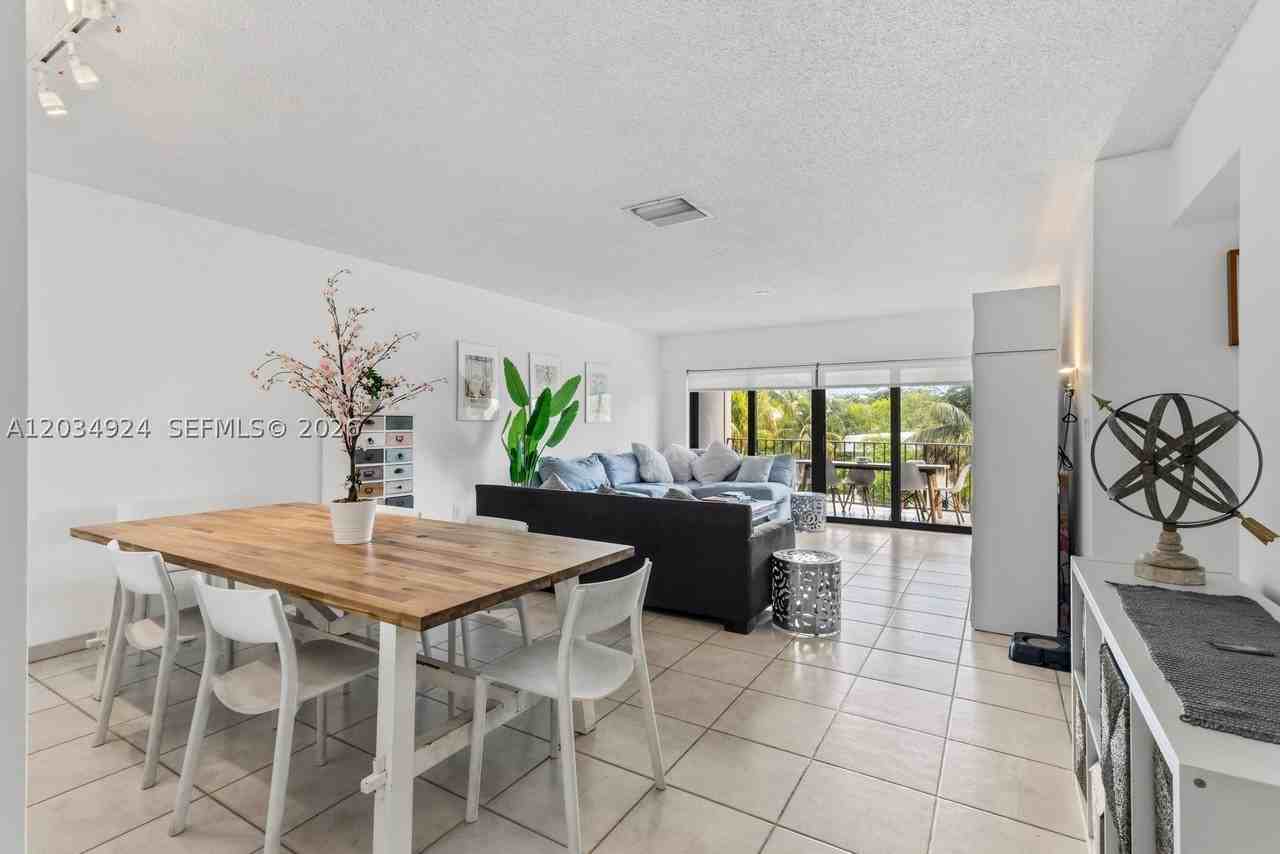 575 Crandon Blvd #413 - Photo 4 of 29