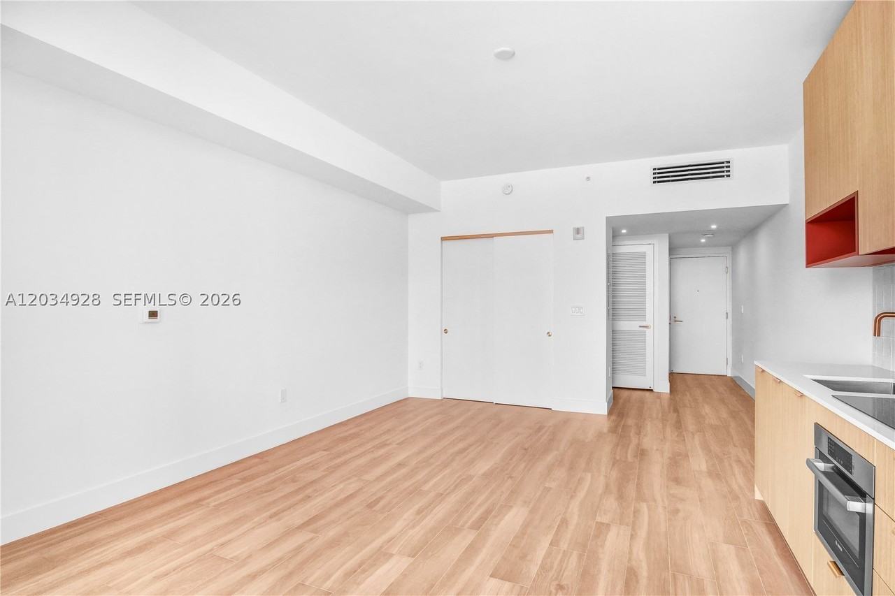 90 NE 32 #520 - Photo 7 of 21