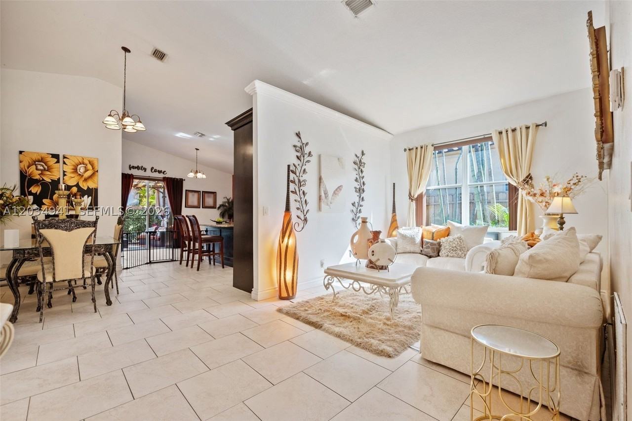 12870 Sw 53rd St - Photo 5 of 23