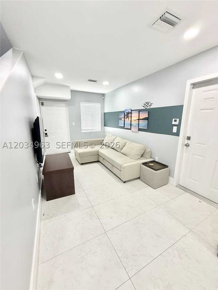 932 Nw 2nd St - Photo 2 of 29