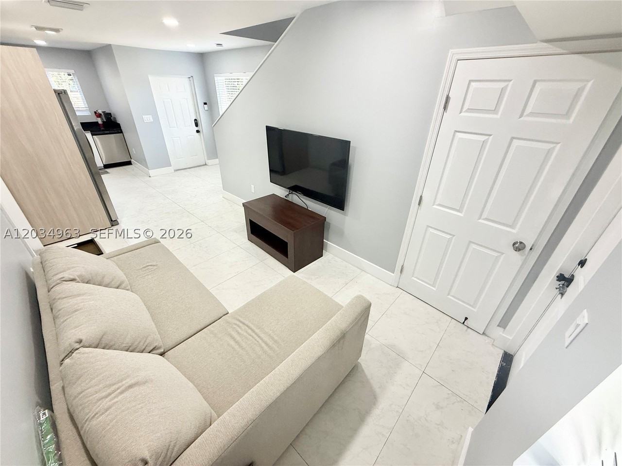 932 Nw 2nd St - Photo 3 of 29