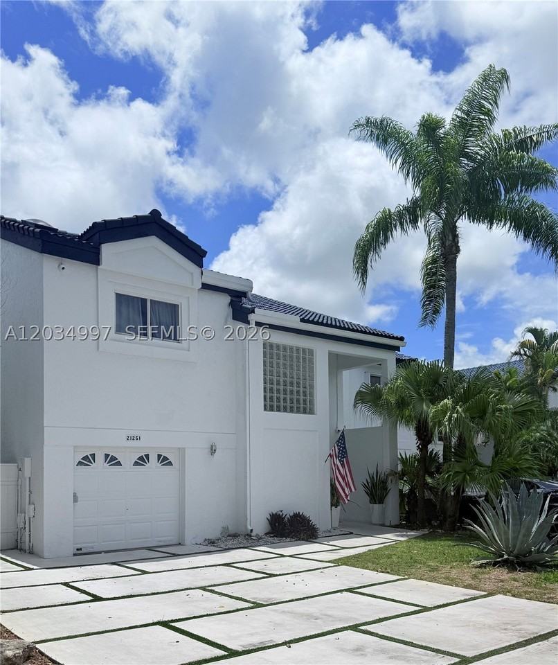 21251 Ne 3rd Ct - Photo 2 of 35