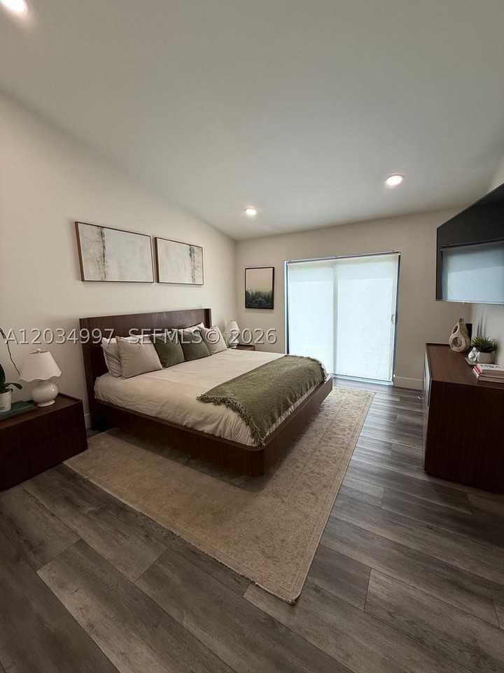 21251 Ne 3rd Ct - Photo 5 of 35