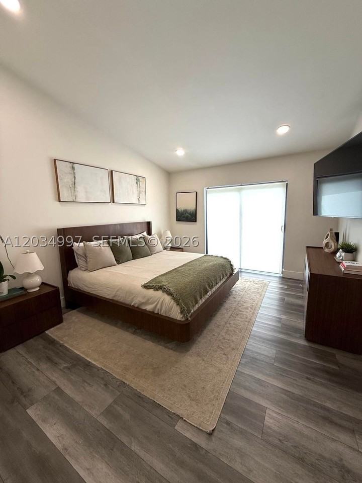 21251 Ne 3rd Ct - Photo 6 of 35