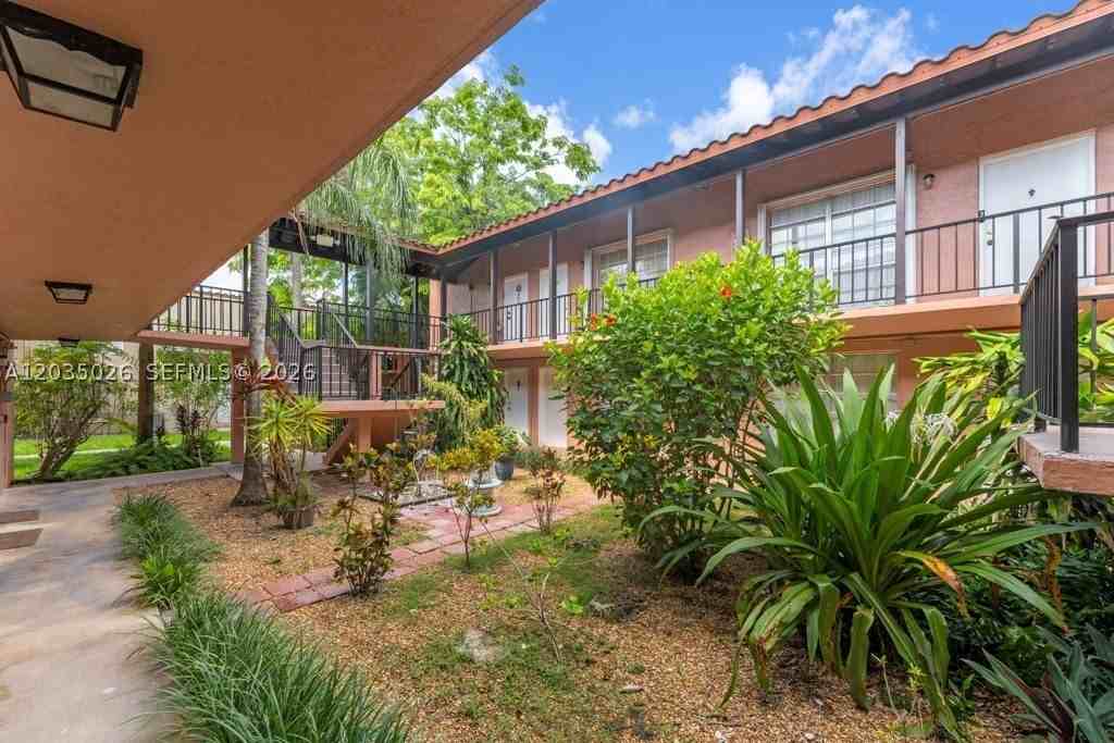 10832 N Kendall Dr #U1 - Photo 2 of 27