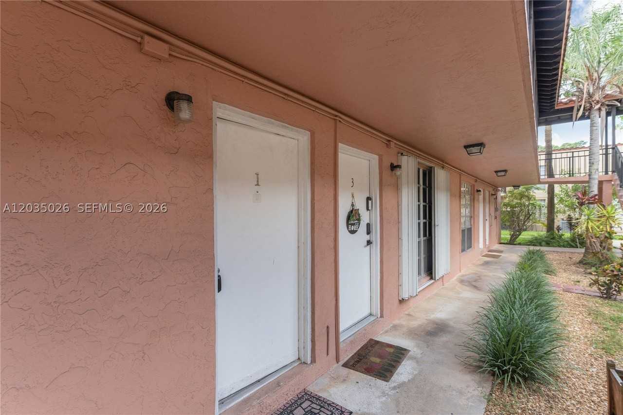 10832 N Kendall Dr #U1 - Photo 3 of 27