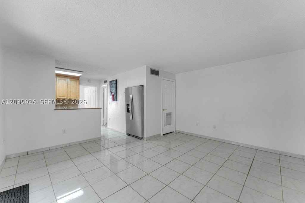 10832 N Kendall Dr #U1 - Photo 4 of 27
