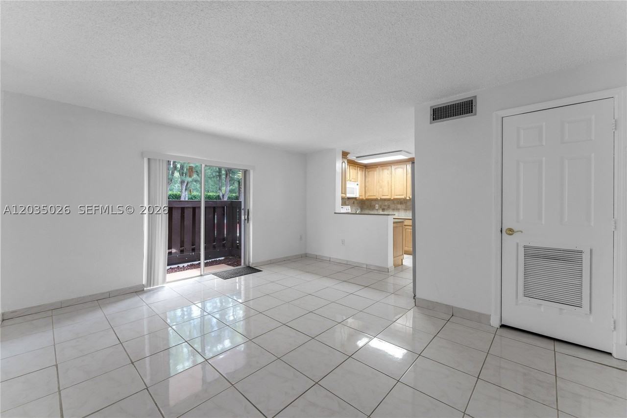 10832 N Kendall Dr #U1 - Photo 5 of 27