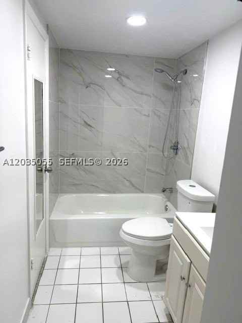 3640 Nw 9th St #302 - Photo 3 of 10
