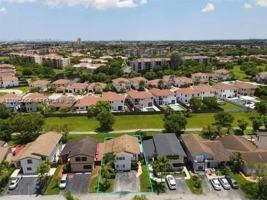 featured image of 933 Nw 106th Avenue Cir