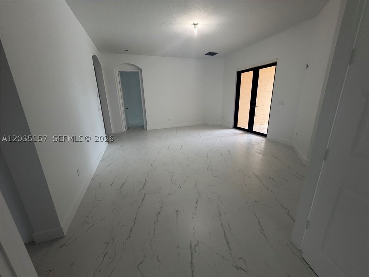 8711 Nw 41st St - Photo 5 of 18