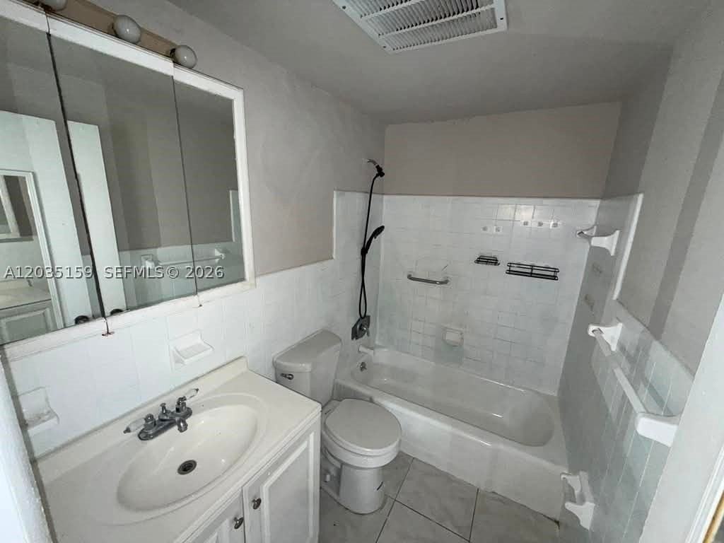 2917 Plunkett St #15C - Photo 5 of 7