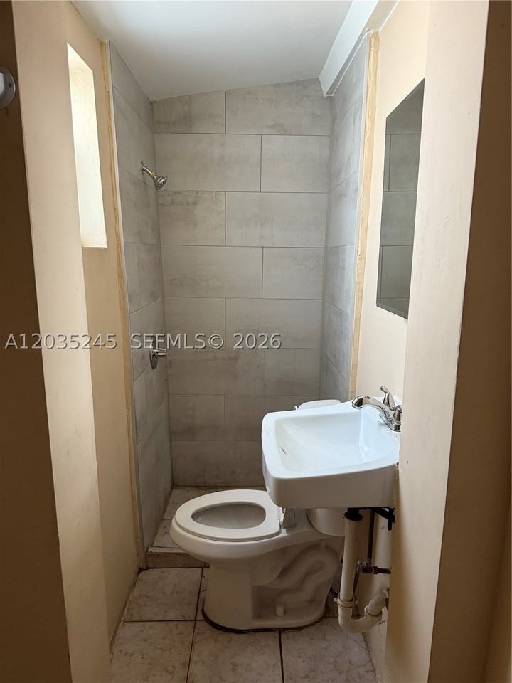 41 Sw 7th Ave #1 - Photo 2 of 4