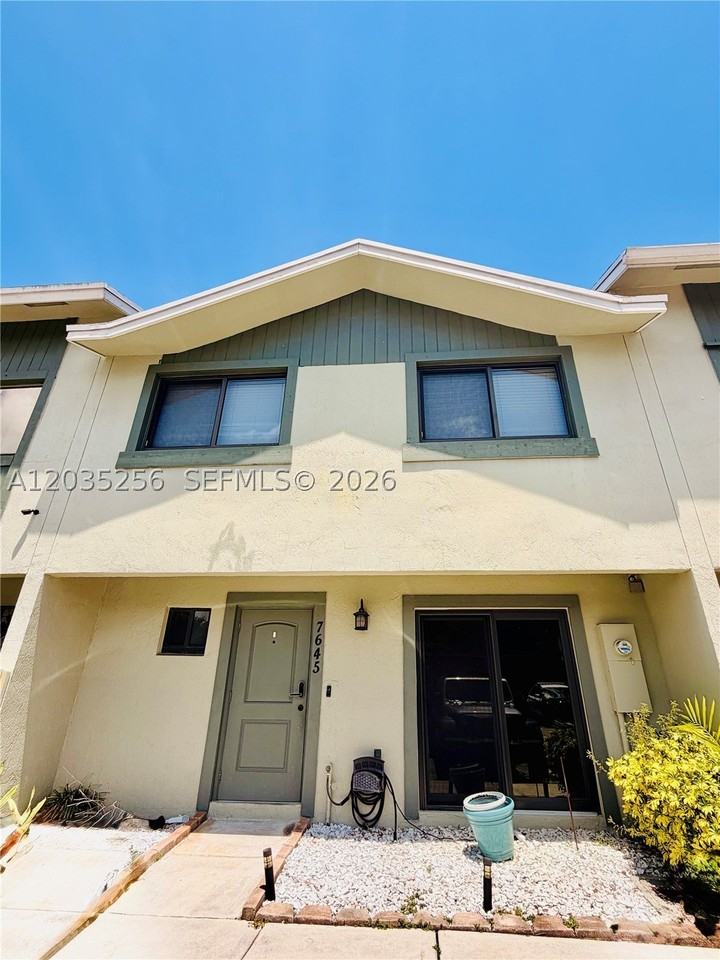 7645 Nw 38th Ct